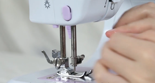 Automatic Feed Sewing Machine for Quick Household Repairs
