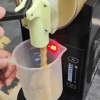 Sell at a Bargain Snack Maker Commercial Portable Soft Drink Ice Shaver Machine Slushie Machine Frozen Drink for Home